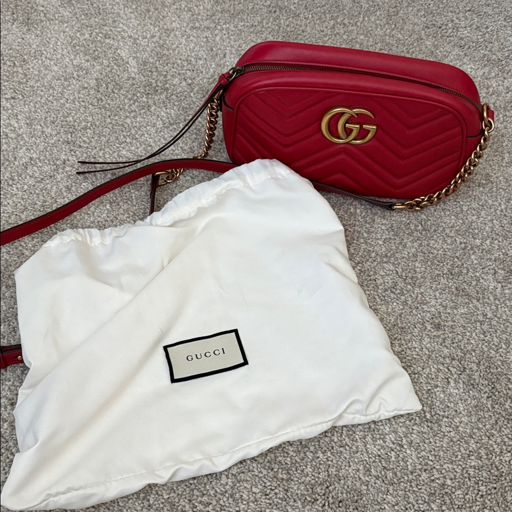 GG Marmont Small Matelasse Crossbody Bag - Picture 14 of 16